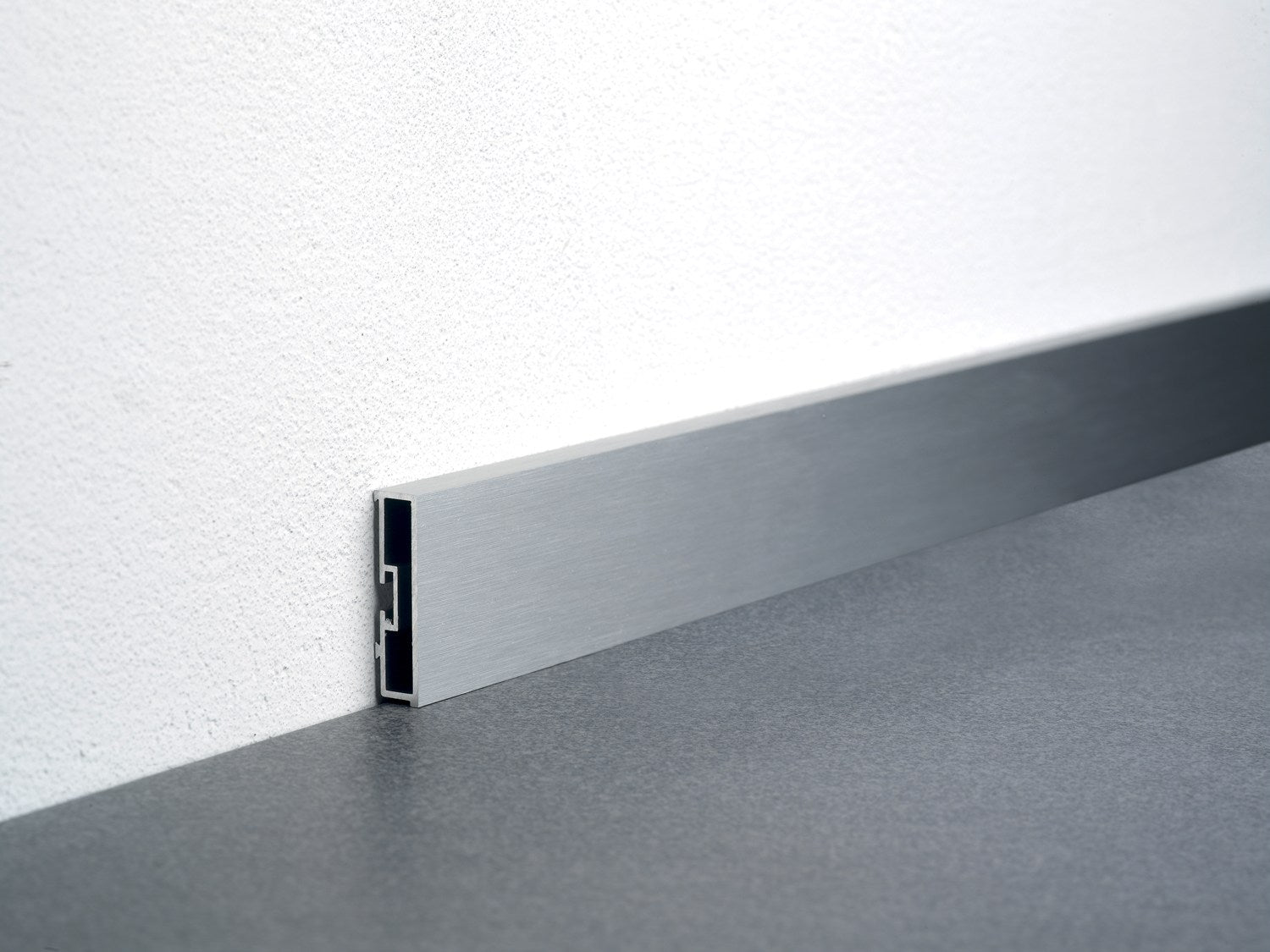 Plinta-din-aluminiu-periat-Battiscopa-BA400ASS