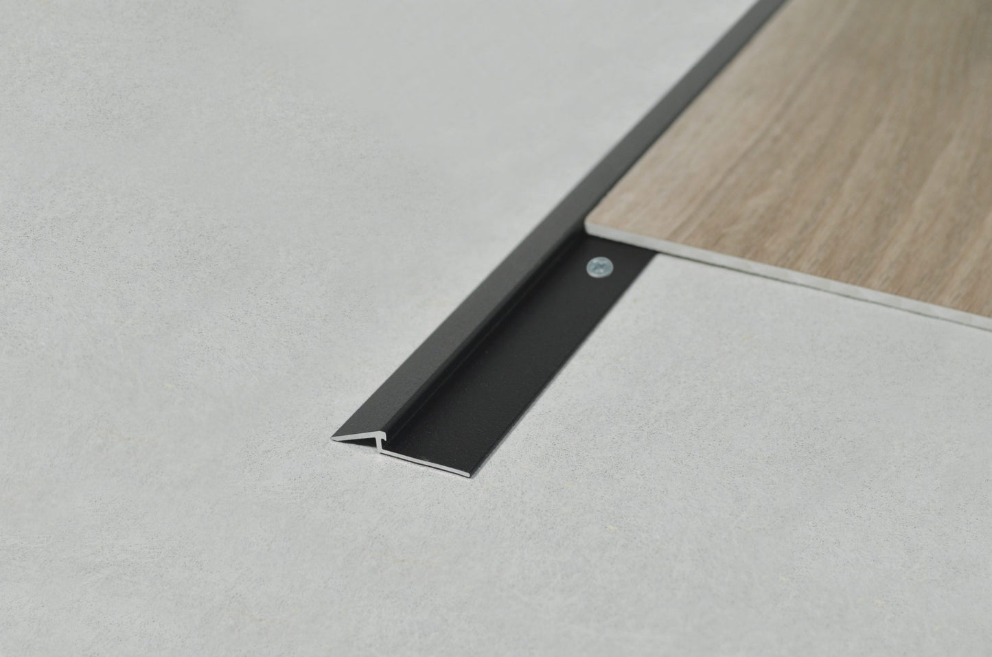 Profil trecere negru tip rampa pentru SPC aluminiu Profilitec ZR50A65F